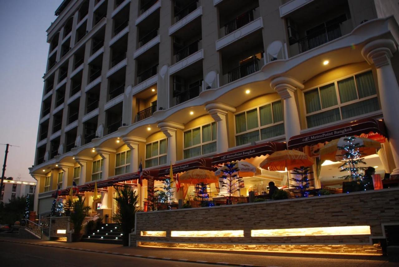 Metro Point Bangkok Hotel Exterior photo