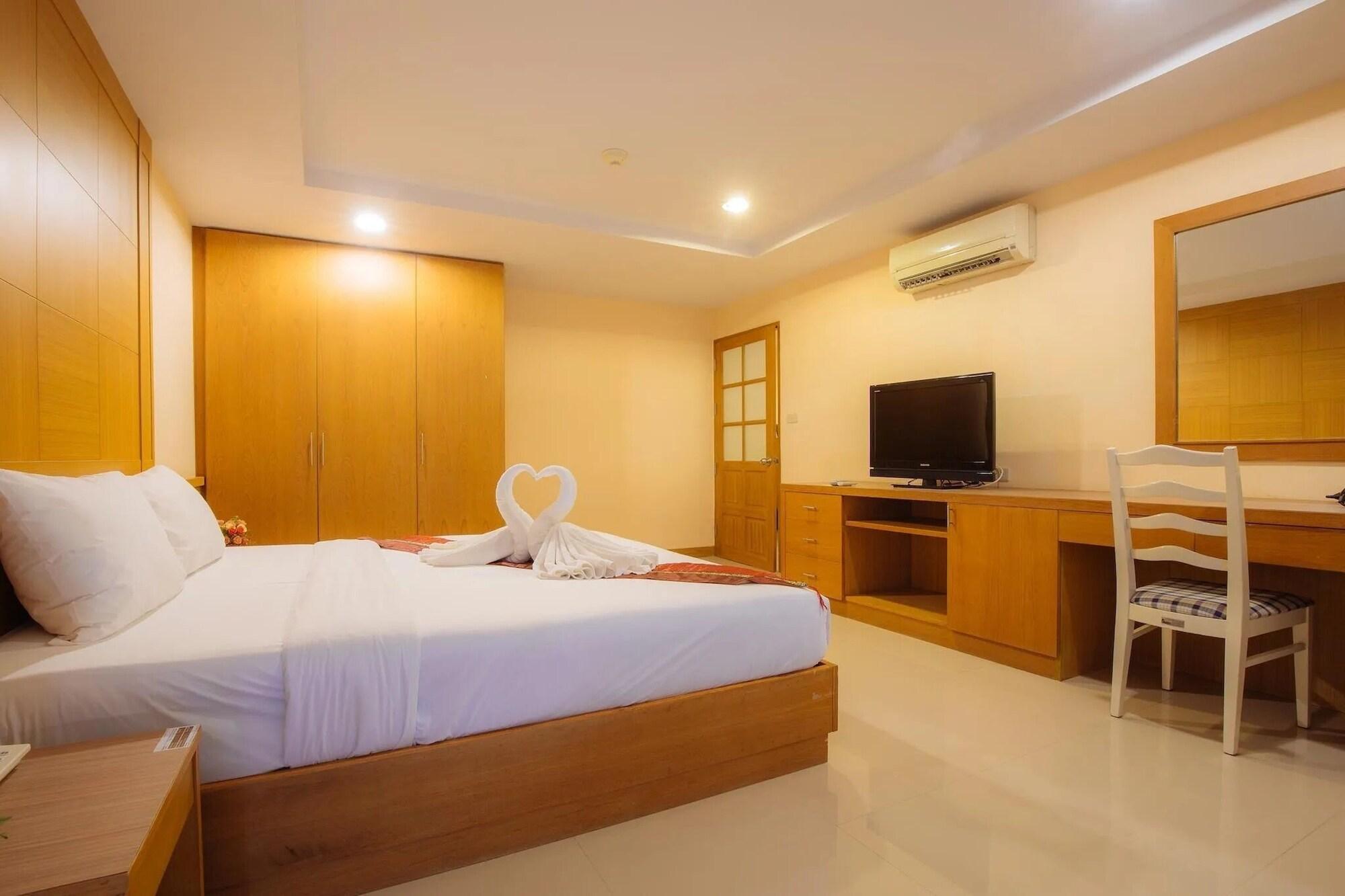 Metro Point Bangkok Hotel Exterior photo