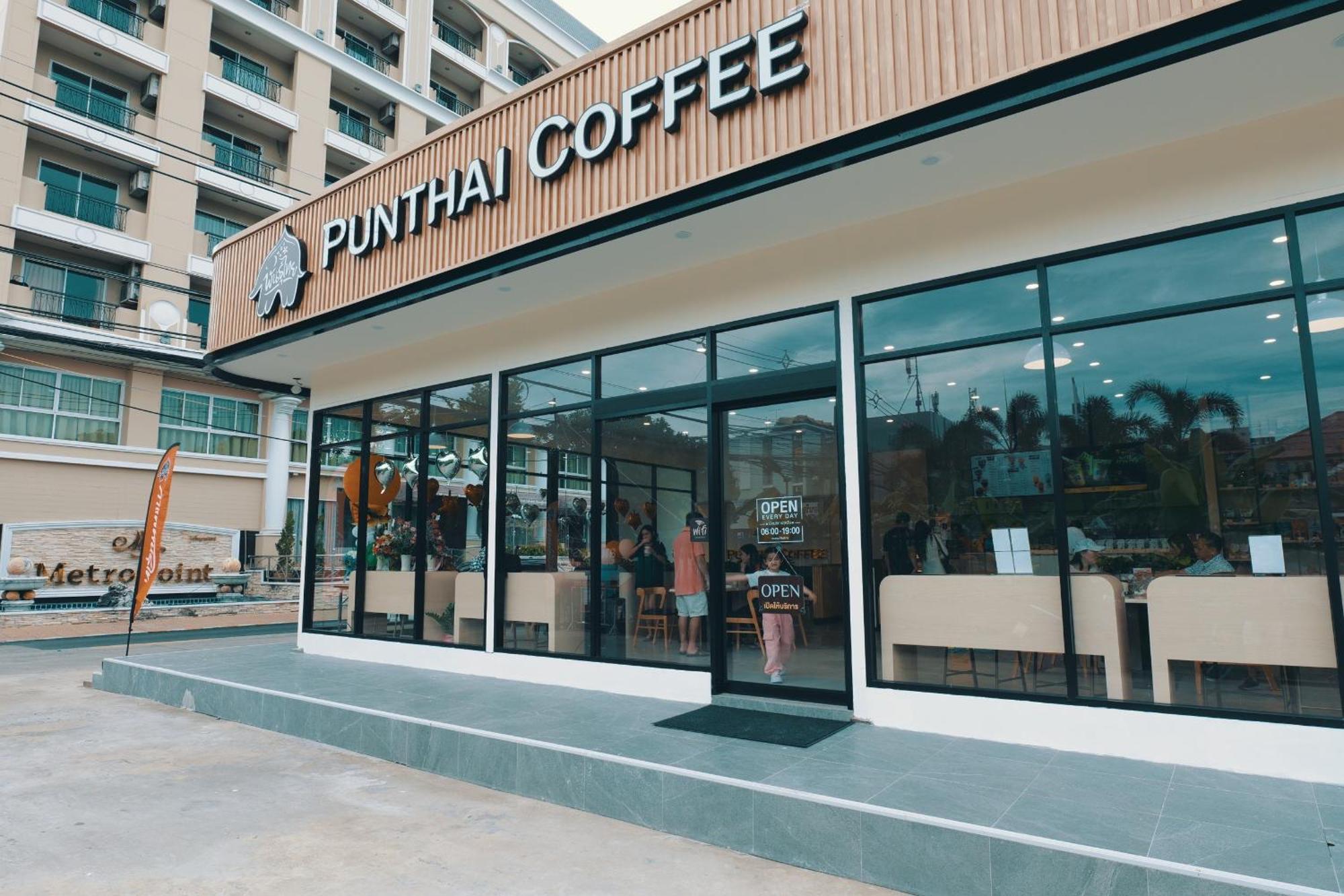 Metro Point Bangkok Hotel Exterior photo